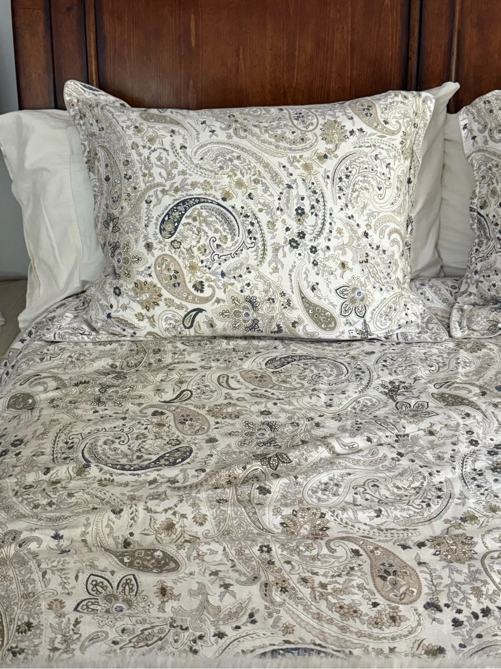 Ralph Lauren Paisley Queen comforter and Pillow Shams in Beige, Cream & Blue